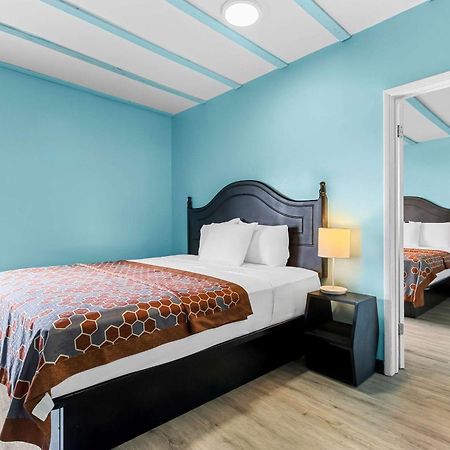 Rodeway Inn & Suites North Hollywood Burbank Airport - Universal Area Los Angeles Esterno foto