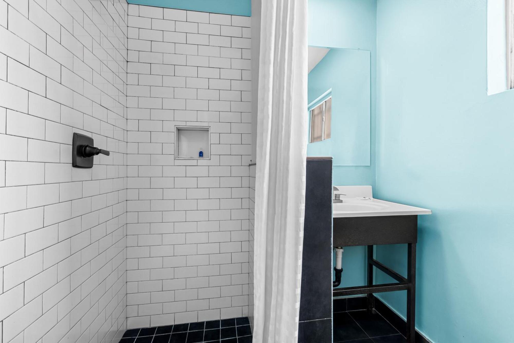 Rodeway Inn & Suites North Hollywood Burbank Airport - Universal Area Los Angeles Esterno foto