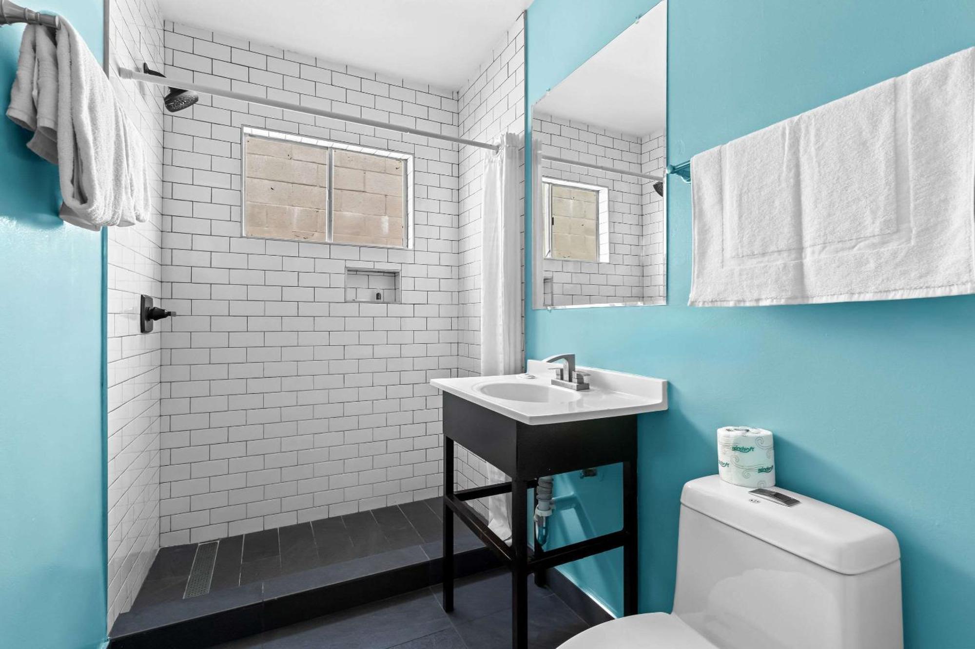 Rodeway Inn & Suites North Hollywood Burbank Airport - Universal Area Los Angeles Esterno foto