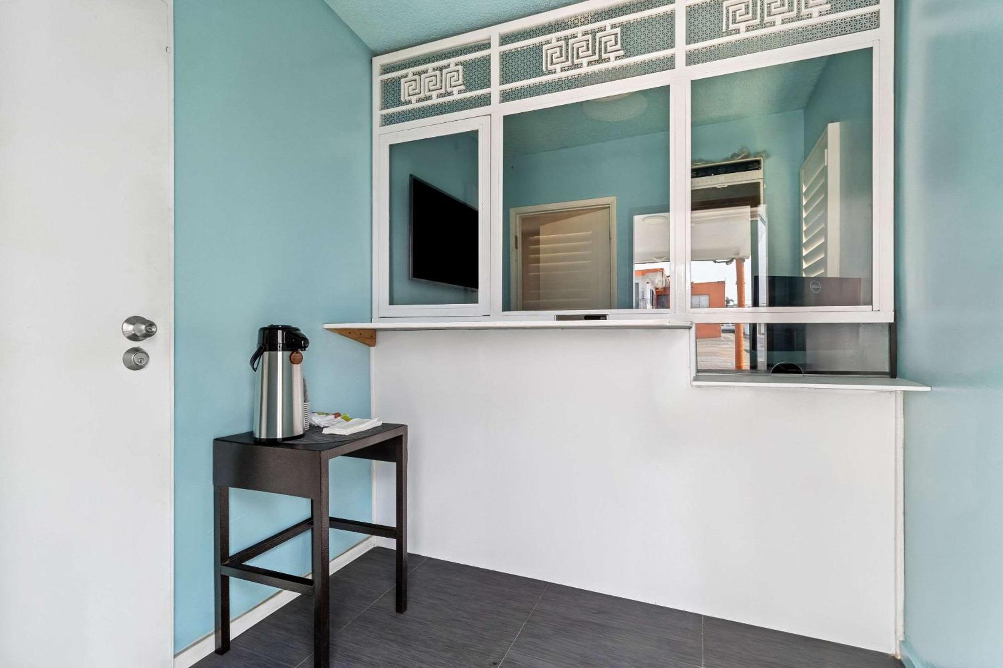 Rodeway Inn & Suites North Hollywood Burbank Airport - Universal Area Los Angeles Esterno foto