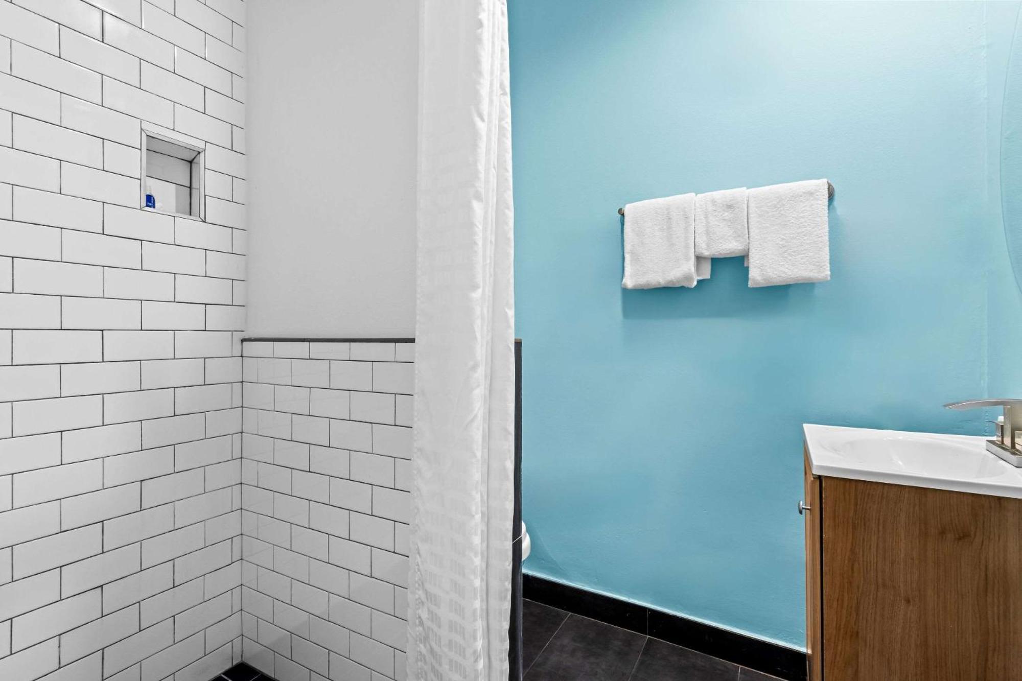 Rodeway Inn & Suites North Hollywood Burbank Airport - Universal Area Los Angeles Esterno foto