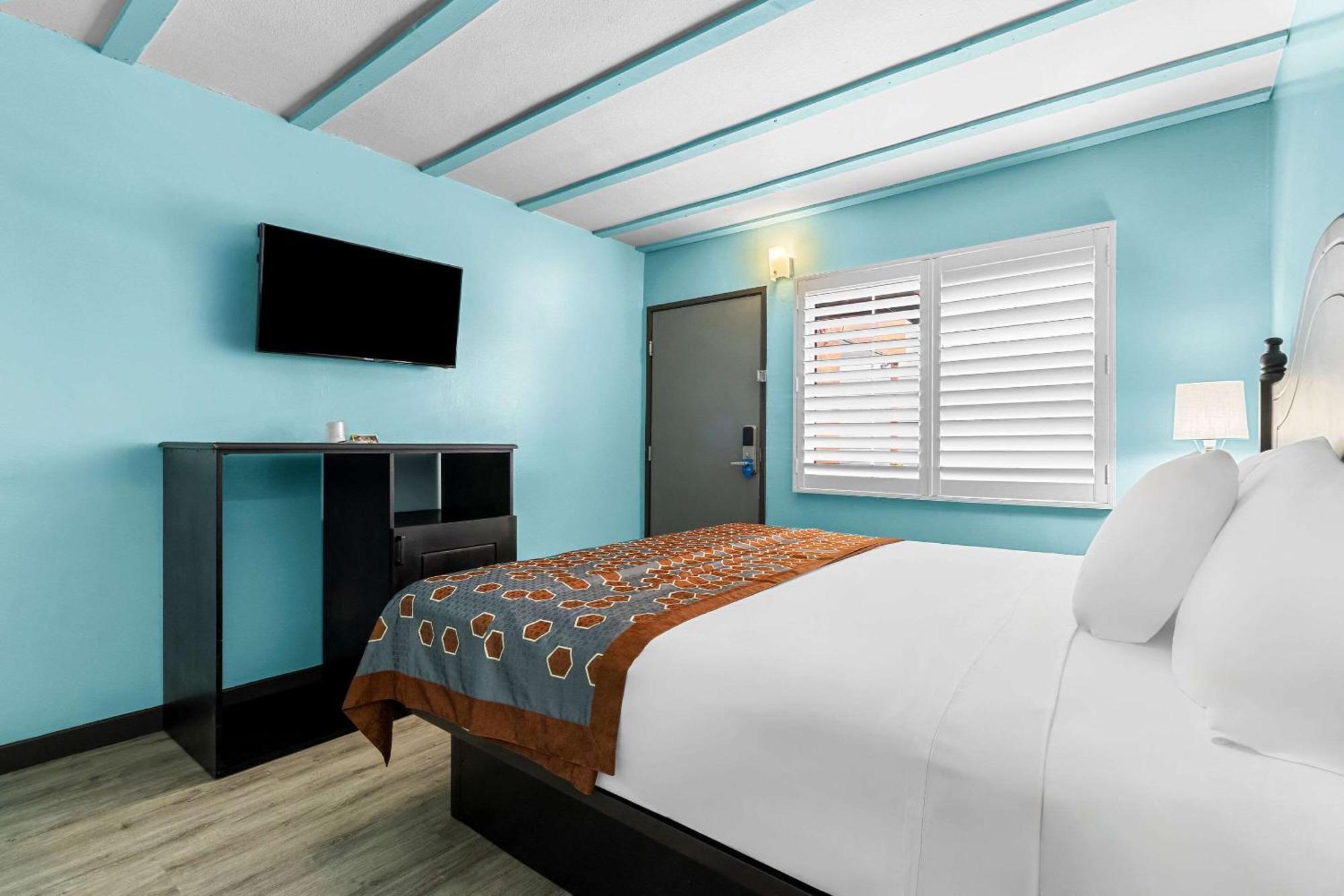 Rodeway Inn & Suites North Hollywood Burbank Airport - Universal Area Los Angeles Esterno foto