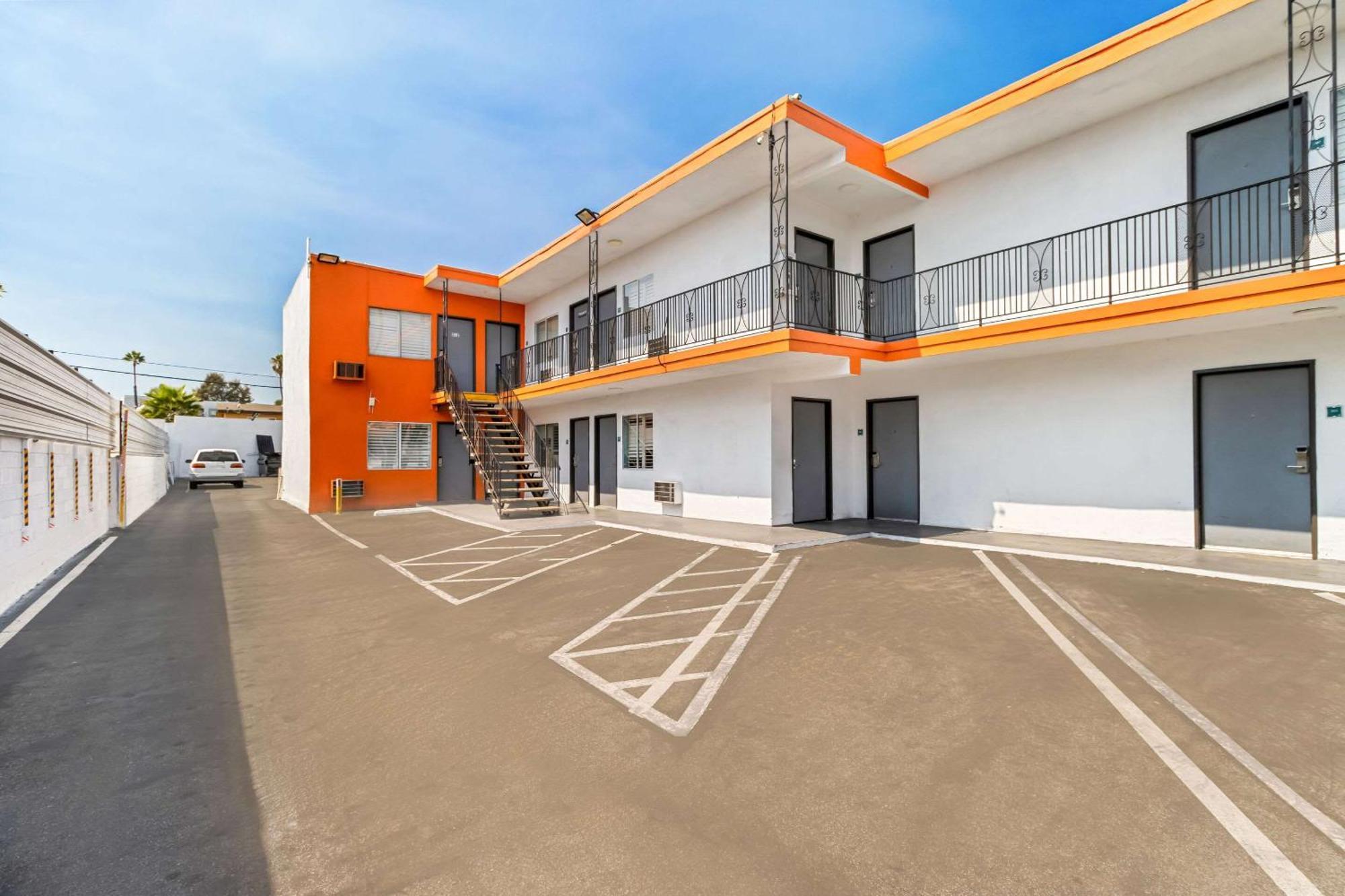 Rodeway Inn & Suites North Hollywood Burbank Airport - Universal Area Los Angeles Esterno foto