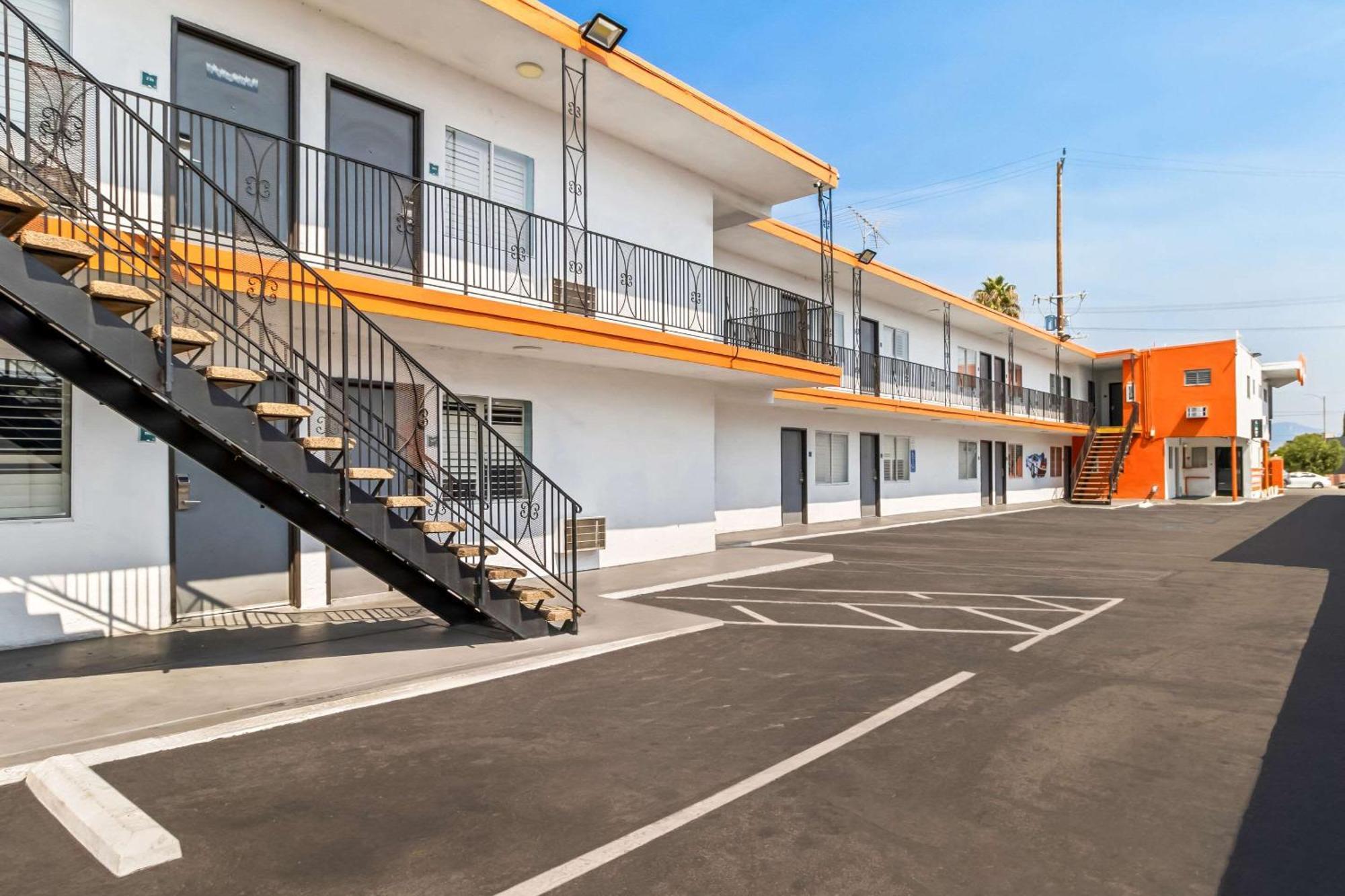 Rodeway Inn & Suites North Hollywood Burbank Airport - Universal Area Los Angeles Esterno foto
