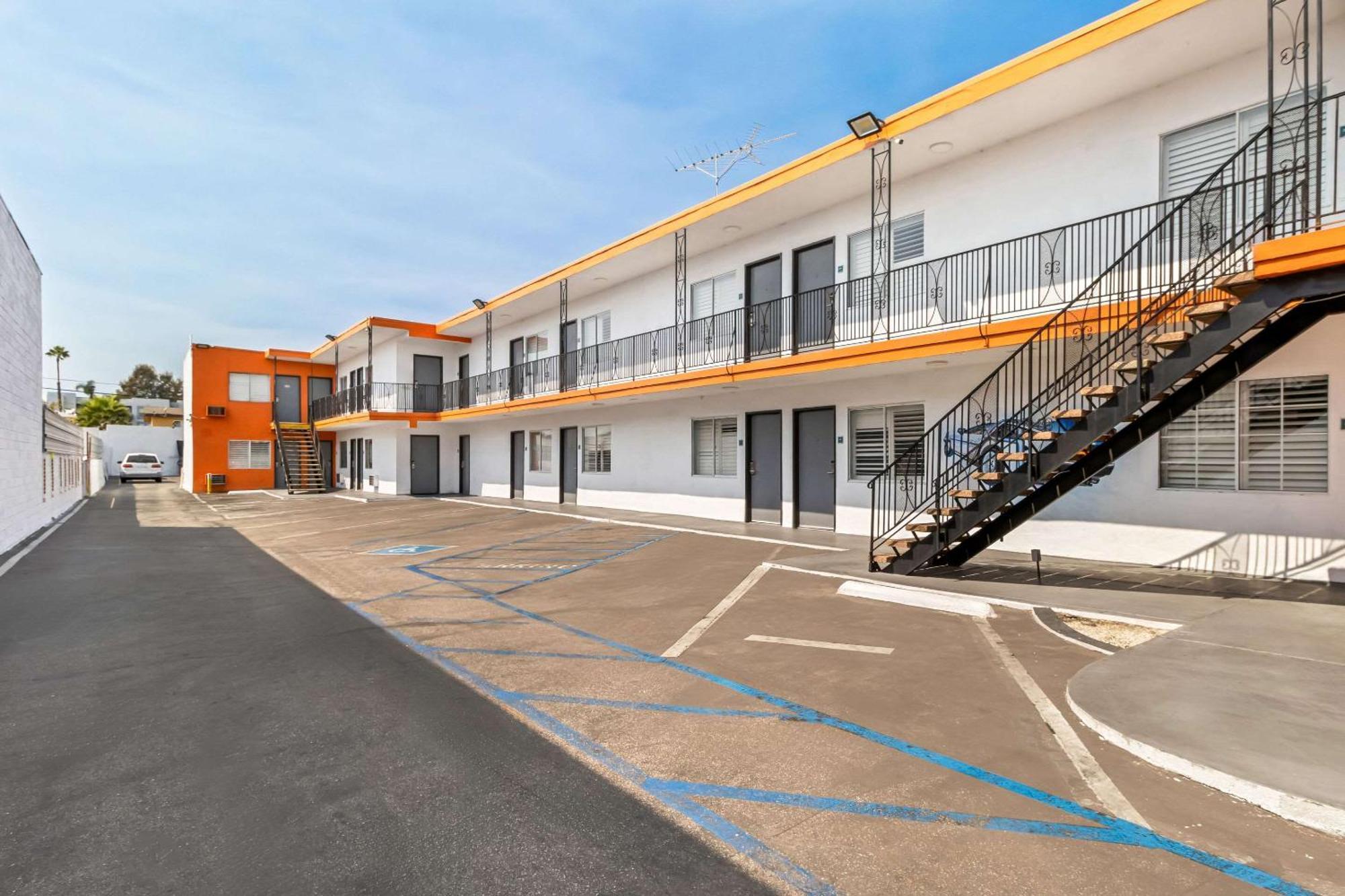 Rodeway Inn & Suites North Hollywood Burbank Airport - Universal Area Los Angeles Esterno foto